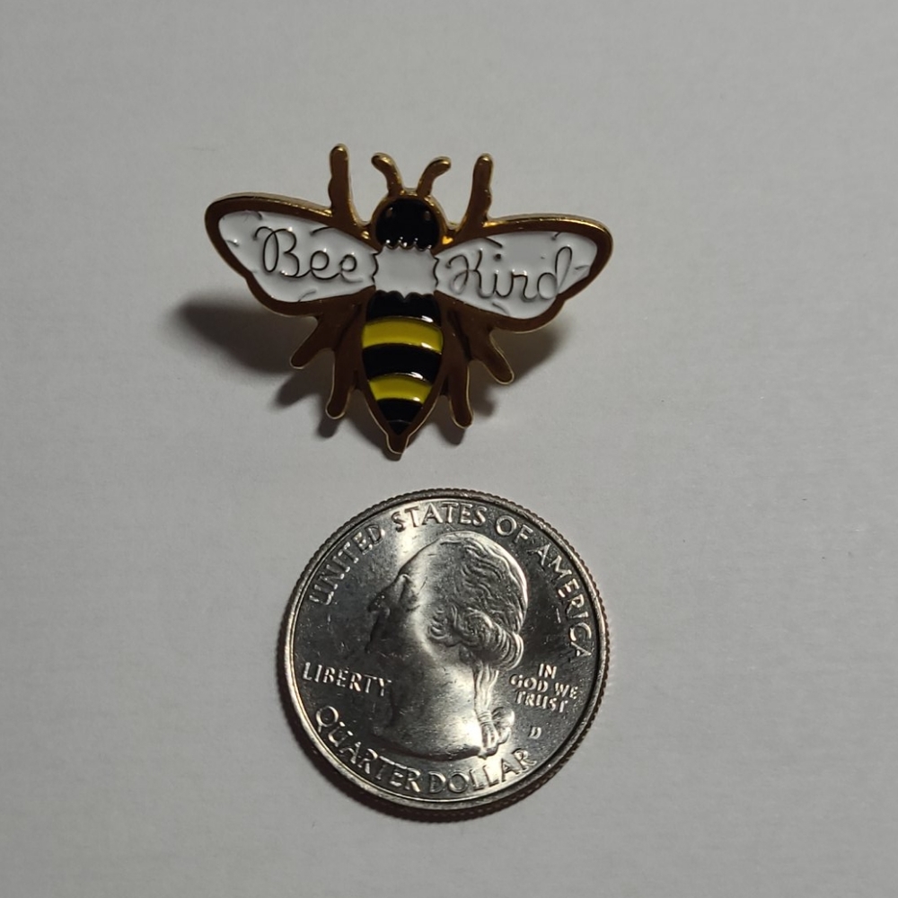 Bee Kind enamel pin - Picture 4 of 5